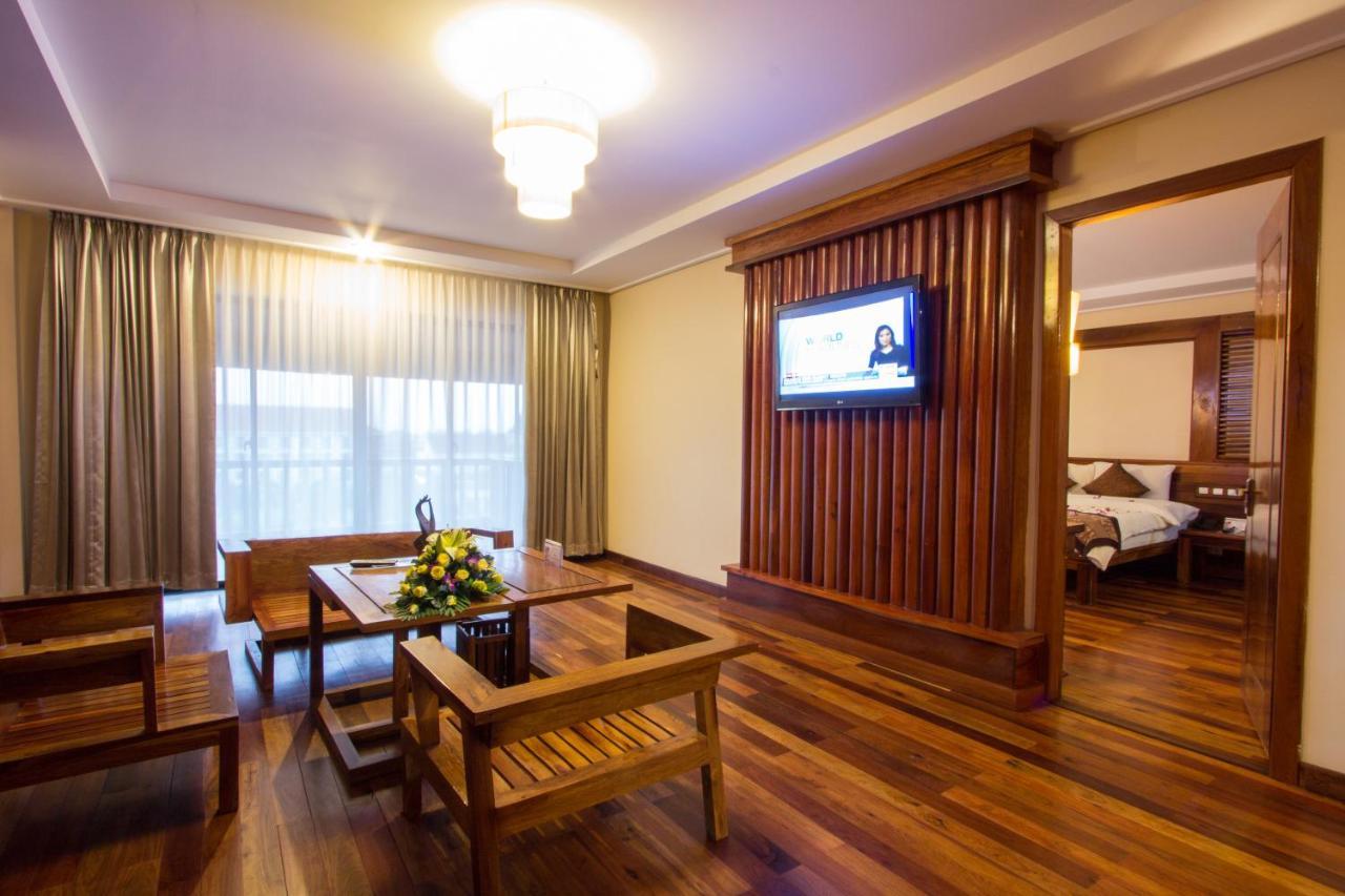 โรงแรมรอยัล เอมไพร์ พรีเมียม เสียมราฐ ภายนอก รูปภาพ